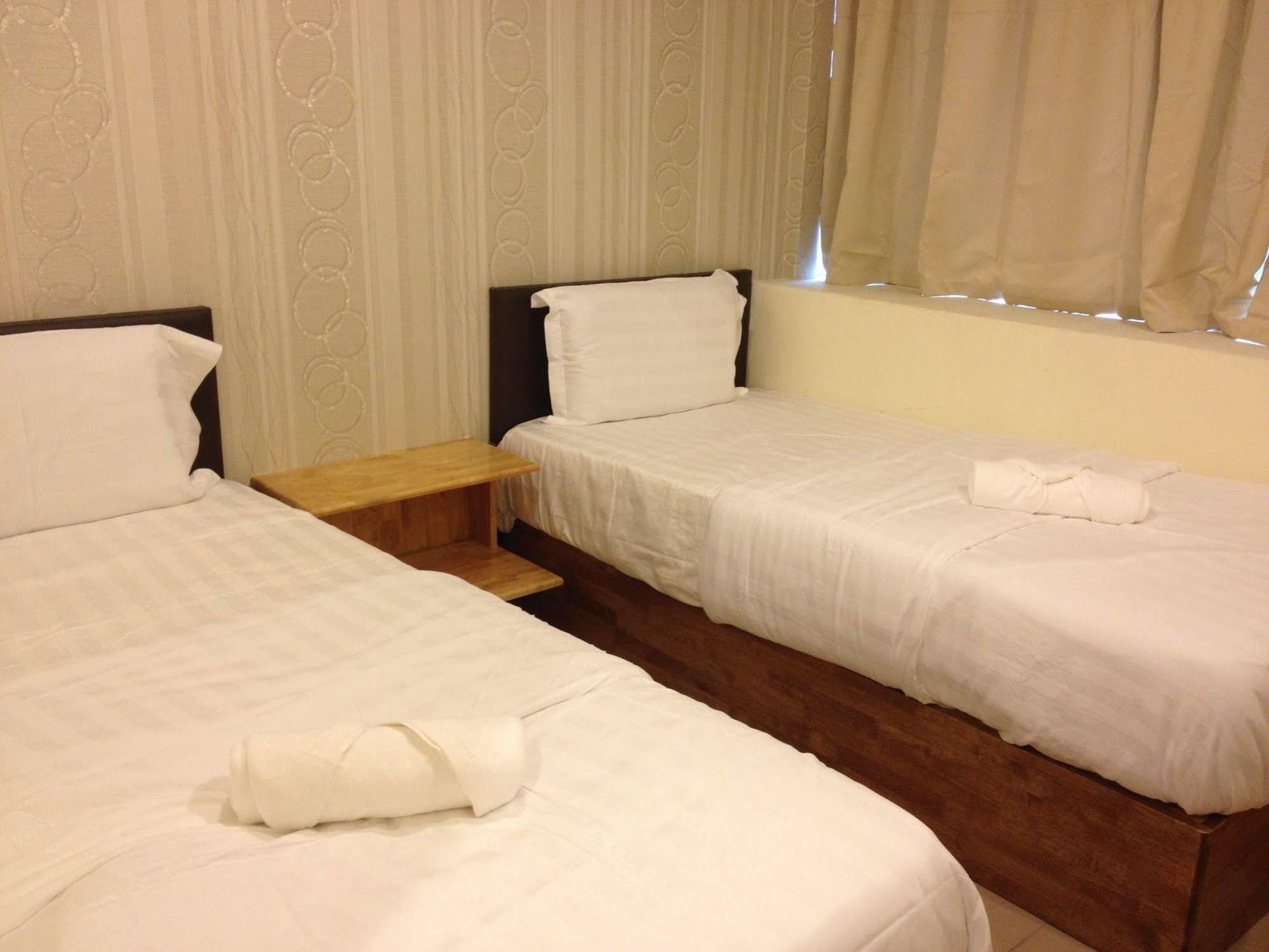 Oyo 982 Hotel Sk Каджанг Екстериор снимка