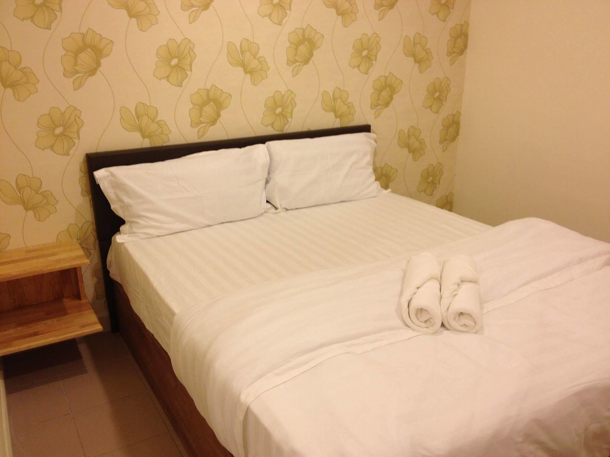 Oyo 982 Hotel Sk Каджанг Екстериор снимка