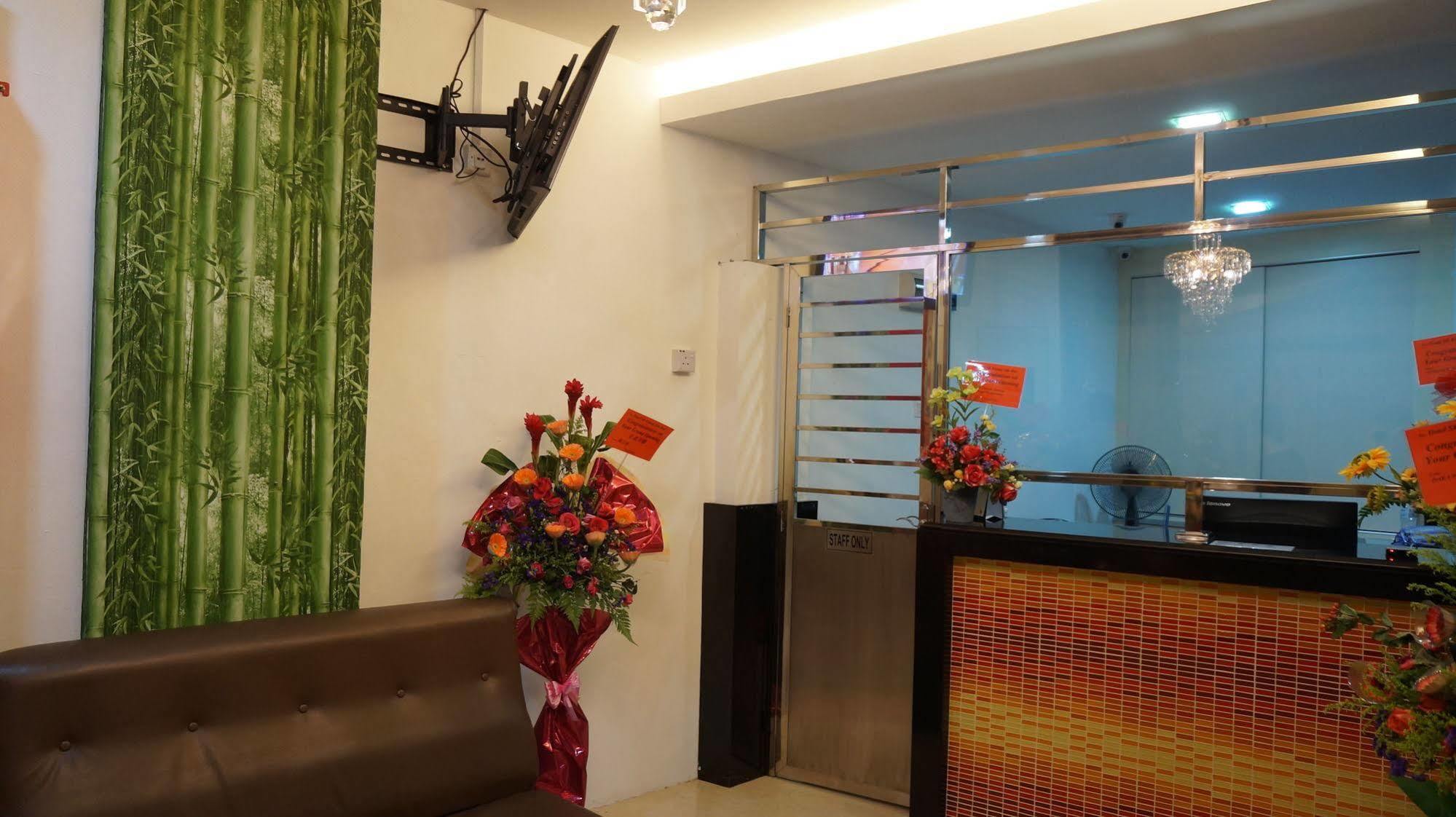 Oyo 982 Hotel Sk Каджанг Екстериор снимка
