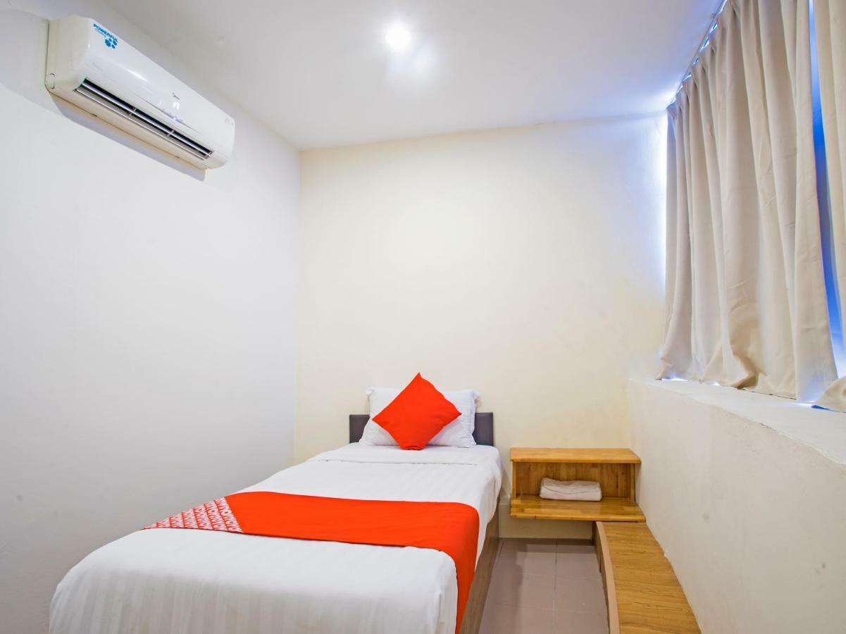 Oyo 982 Hotel Sk Каджанг Екстериор снимка