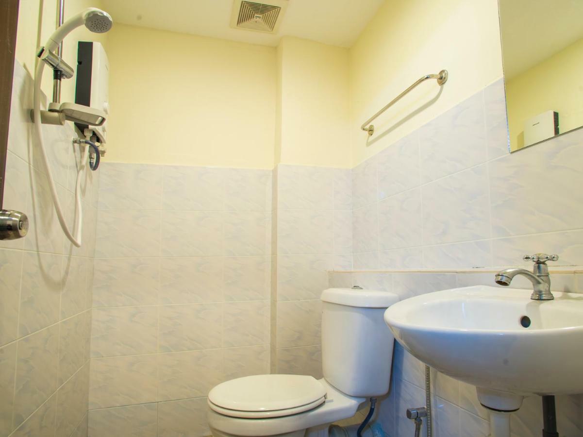 Oyo 982 Hotel Sk Каджанг Екстериор снимка
