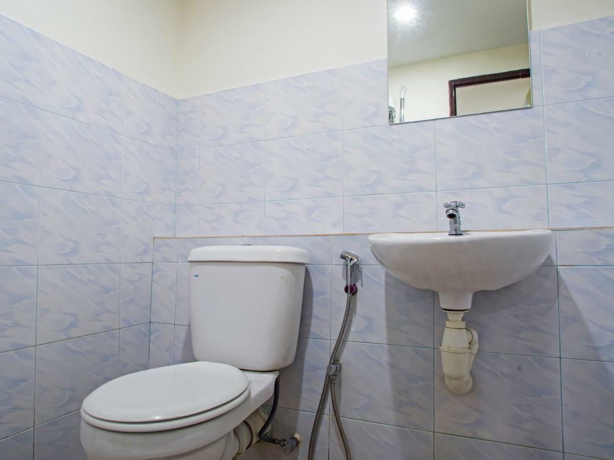 Oyo 982 Hotel Sk Каджанг Екстериор снимка