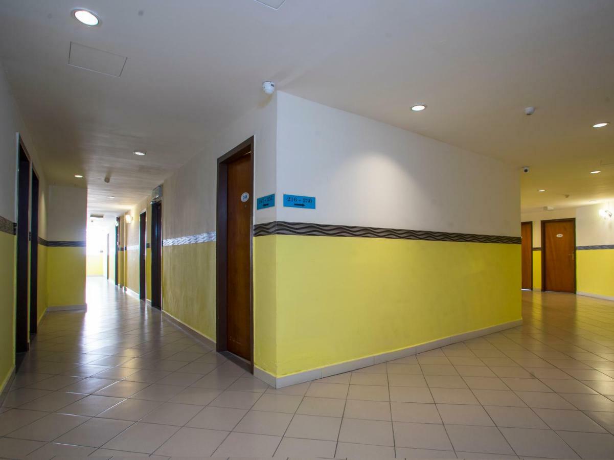 Oyo 982 Hotel Sk Каджанг Екстериор снимка