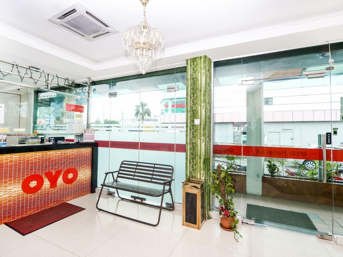 Oyo 982 Hotel Sk Каджанг Екстериор снимка